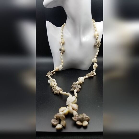 Estate Jewelry - Absolutely breathtaking authentic seashell flower unique necklace boho N103